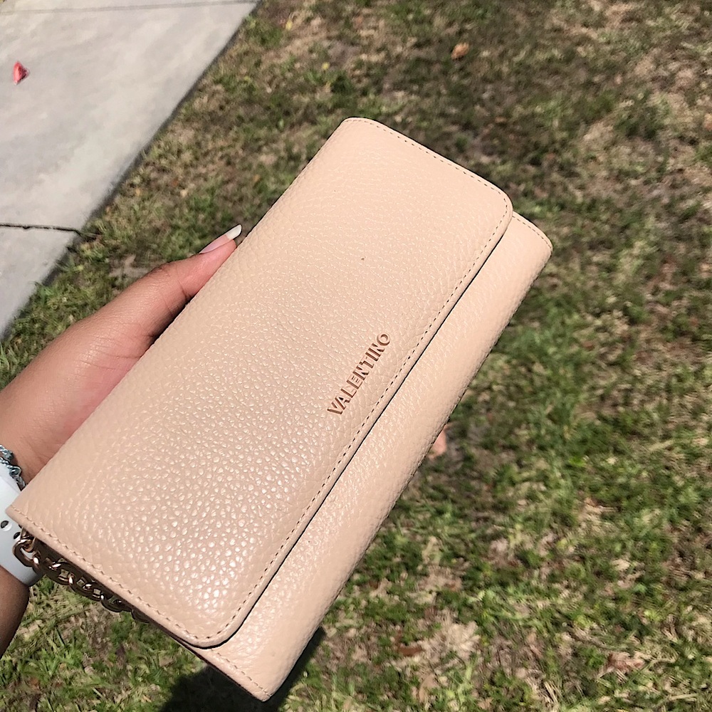 VALENTINO wallet on chain crossbody
